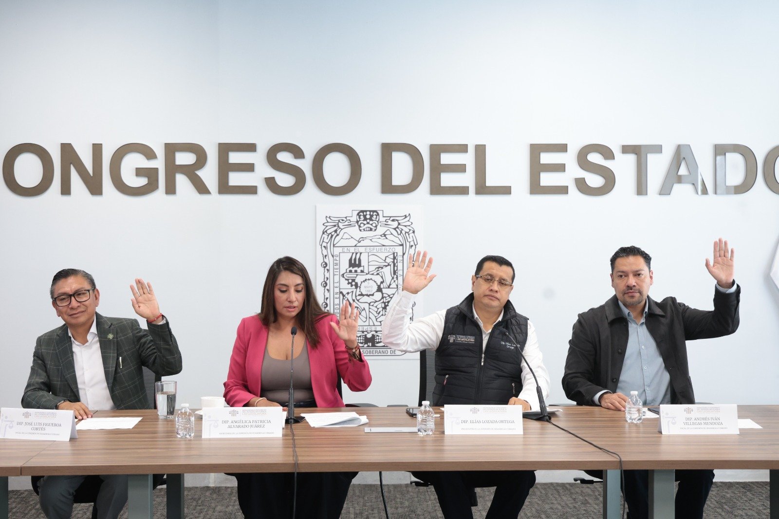 Comisión del Congreso aprueba exhorto para ordenar el espacio público y retirar cableado aéreo en desuso