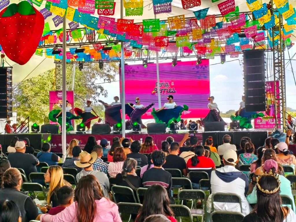Sabor, gastronomía y ambiente familiar en el segundo día de la Feria de las Berries en Huejotzingo – Huejotzingo