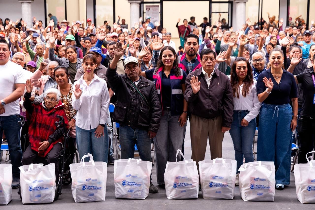 Acerca Lupita Cuautle apoyos alimentarios a más de 3 mil familias de San Andrés Cholula
