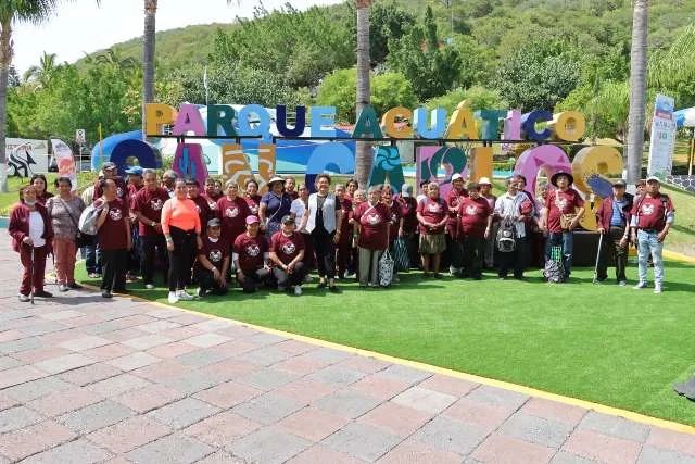 TERE ALFARO ACOMPAÑA A MÁS DE 600 ADULTOS MAYORES AL PARQUE ACUÁTICO – Entérate Puebla