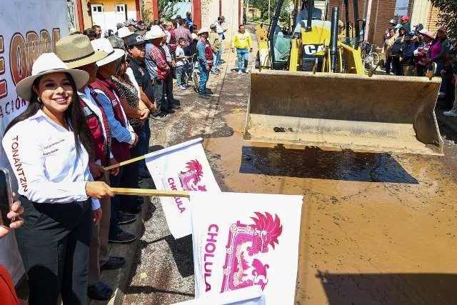 TONANTZIN FERNÁNDEZ ATIENDE REZAGO HISTÓRICO EN VIALIDADES DE SANTIAGO MOMOXPAN Y SAN DIEGO CUACHAYOTLA – Entérate Puebla