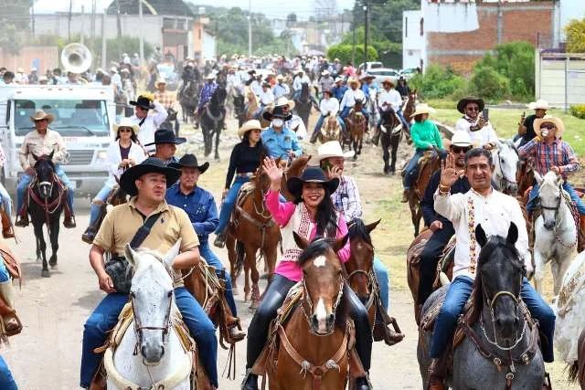 TONANTZIN FERNÁNDEZ DA INICIO A LAS CELEBRACIONES DE LA FERIA MILENARIA CON TRADICIONAL CABALGATA – Entérate Puebla