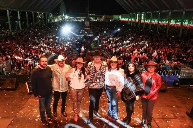 UNA NOCHE PARA RECORDAR: TONANTZIN FERNÁNDEZ Y EL YAKI HACEN VIBRAR LA FERIA MILENARIA DE CHOLULA – Entérate Puebla